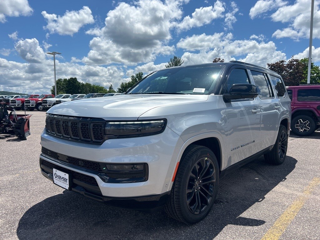 2024 Jeep Grand Wagoneer Obsidian photo 3