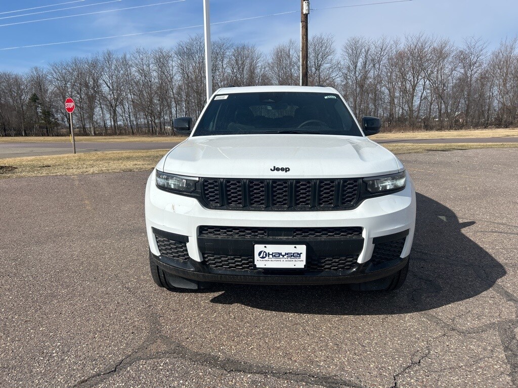 2025 Jeep Grand Cherokee Altitude photo 2