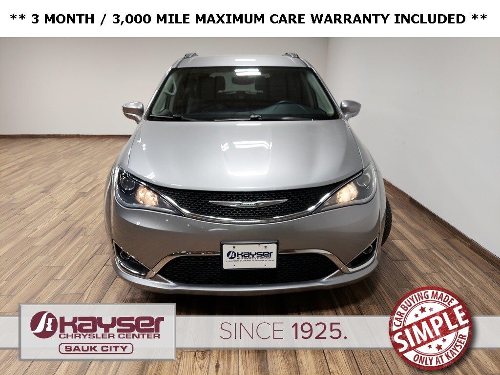 2017 Chrysler Pacifica Touring L photo 2