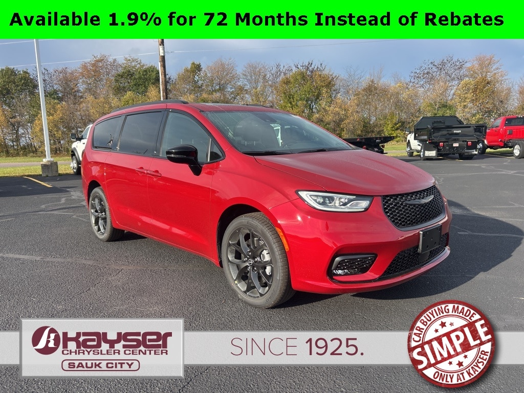 2026 Chrysler Pacifica Limited's photo