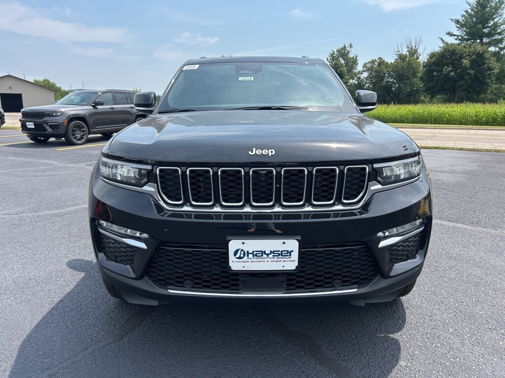 2025 Jeep Grand Cherokee Limited photo 2