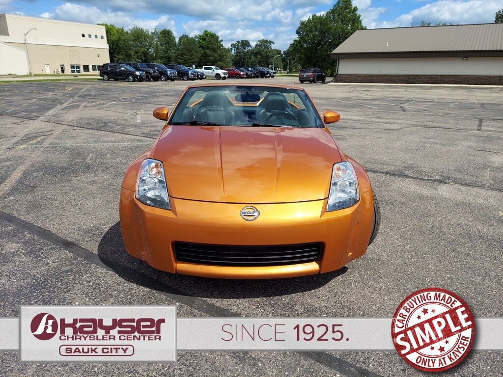 2004 Nissan 350Z Touring photo 2
