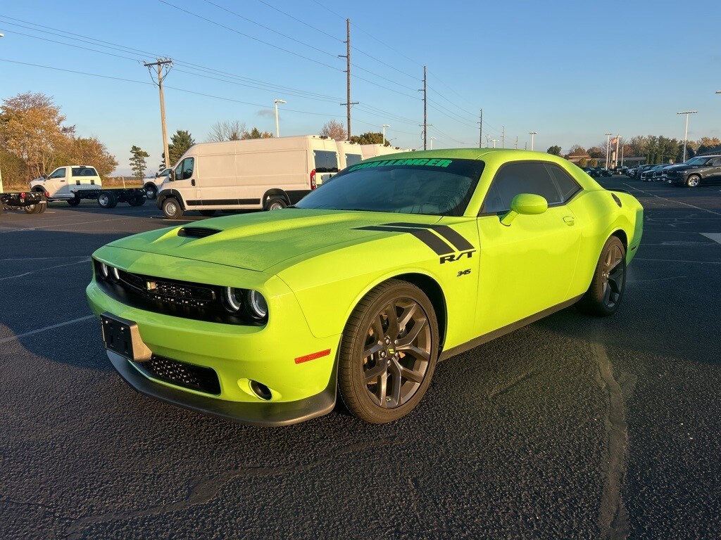 2023 Dodge Challenger R/T photo 3