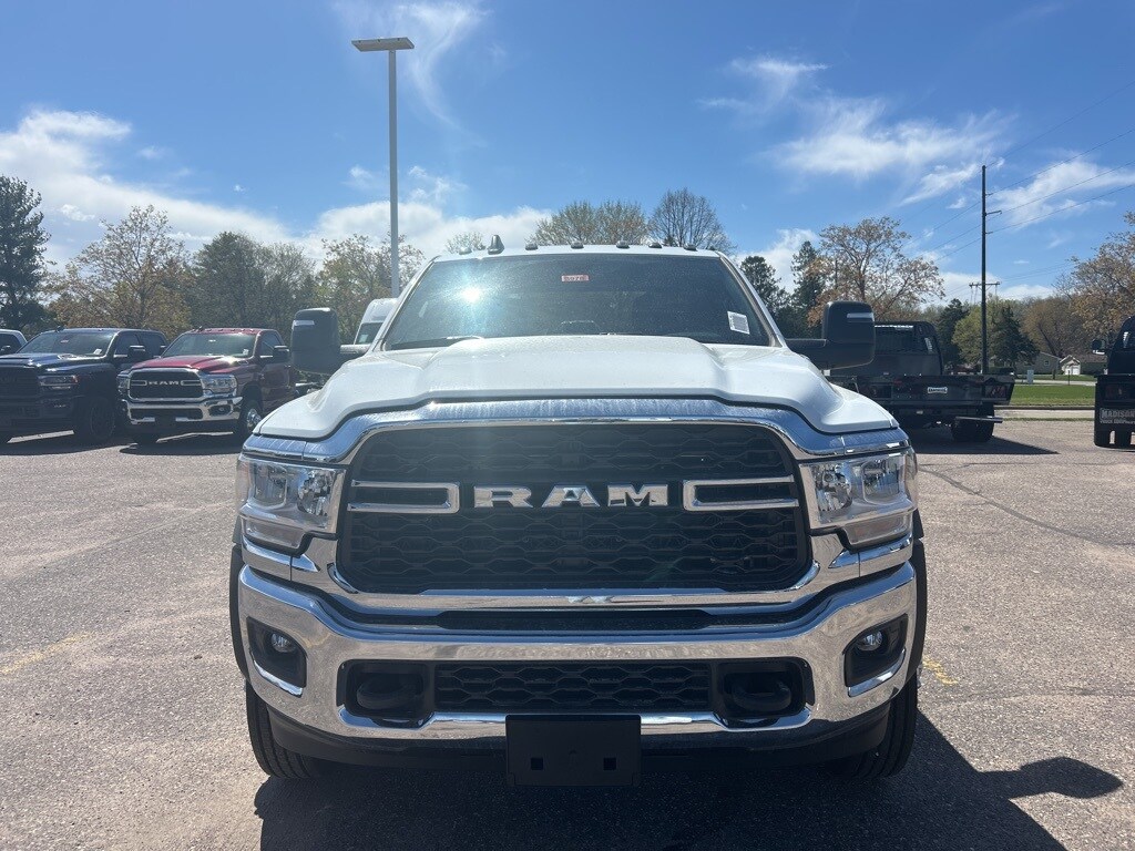 2024 Ram 5500 Tradesman photo 2
