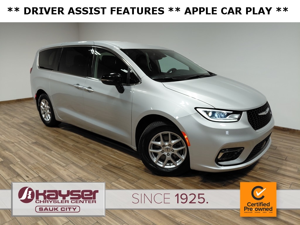 2024 Chrysler Pacifica Touring L's photo