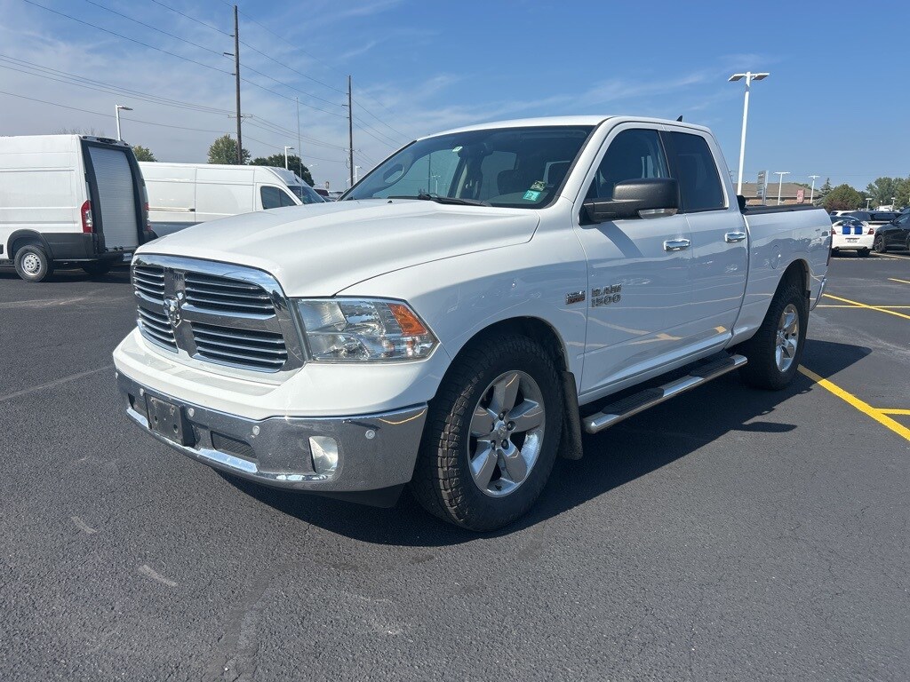 2014 Ram 1500 SLT photo 3