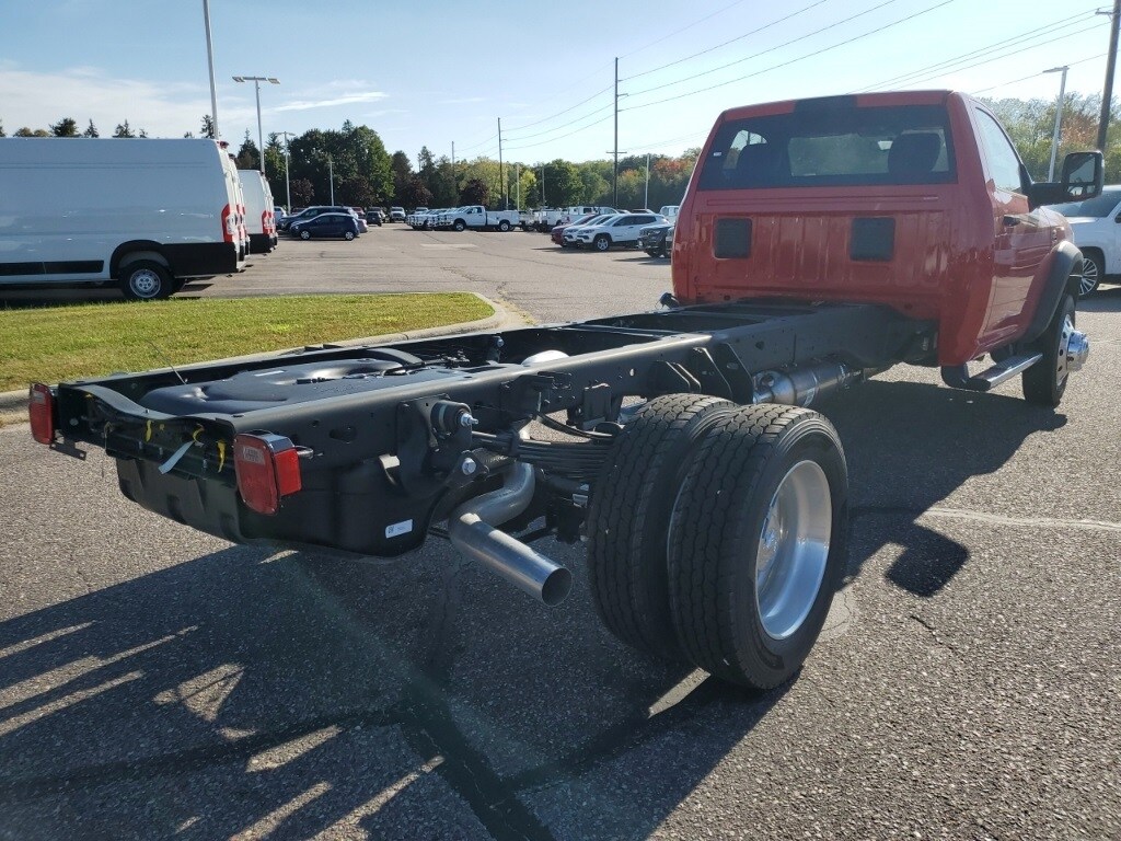 2024 Ram 5500 Tradesman photo 3