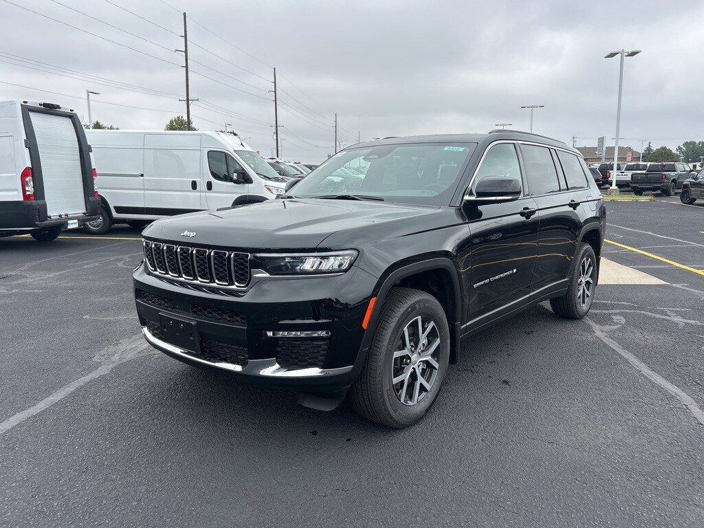 2025 Jeep Grand Cherokee Limited photo 3