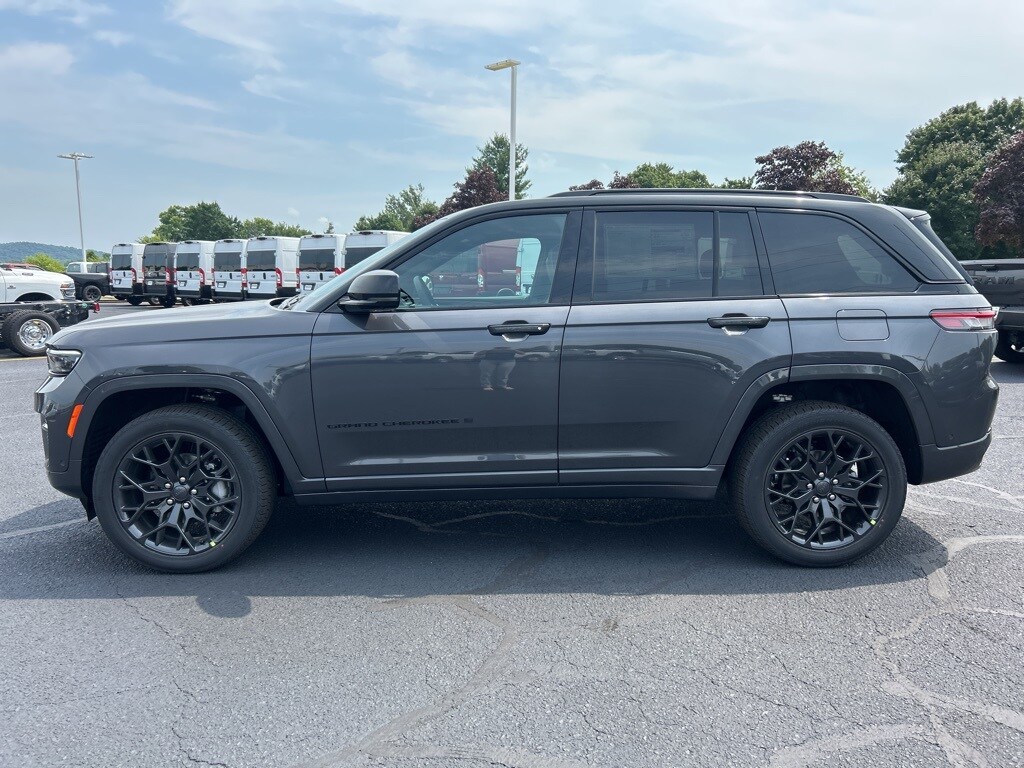2025 Jeep Grand Cherokee Summit Reserve photo 4