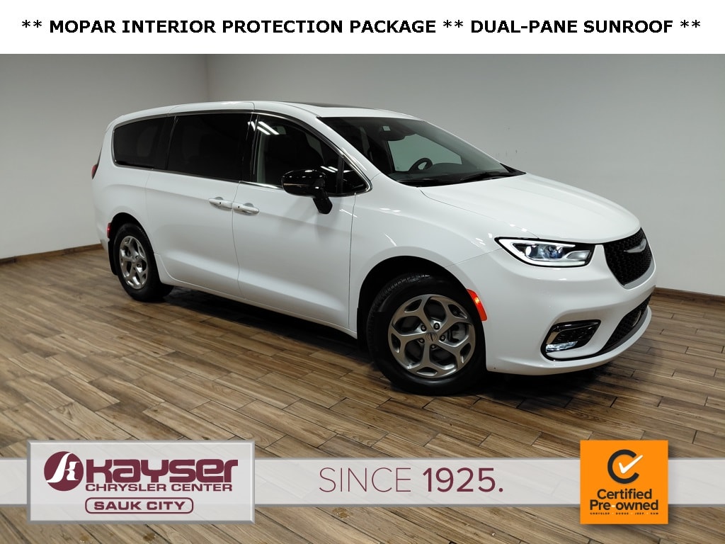 2024 Chrysler Pacifica Limited's photo