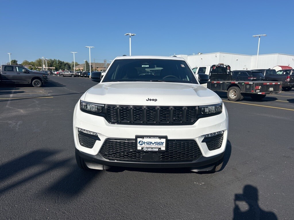 2025 Jeep Grand Cherokee Limited photo 2