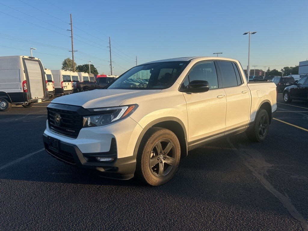 2022 Honda Ridgeline Black Edition photo 3