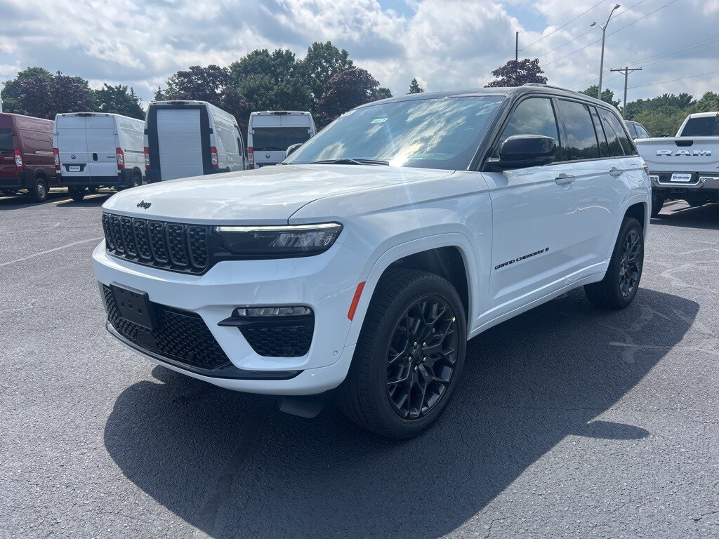 2025 Jeep Grand Cherokee Summit Reserve photo 3