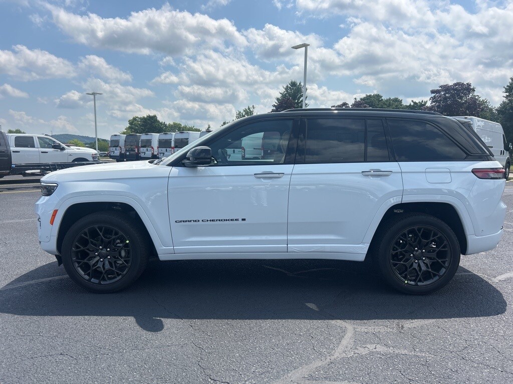 2025 Jeep Grand Cherokee Summit Reserve photo 4