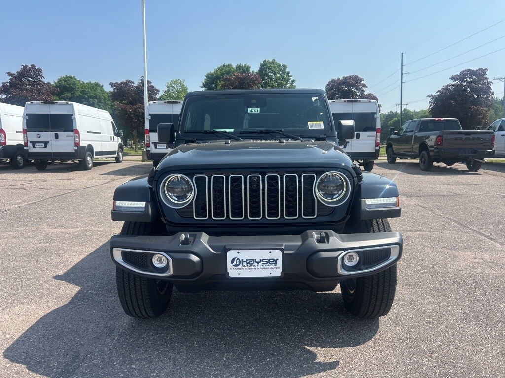 2025 Jeep Wrangler Unlimited Sahara photo 2