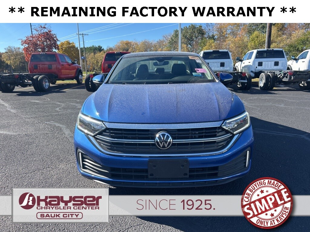 2024 Volkswagen Jetta 1.5T SEL photo 2