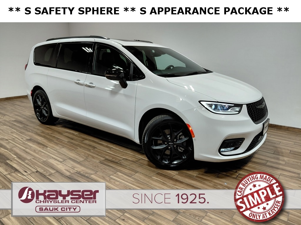 2024 Chrysler Pacifica Limited's photo