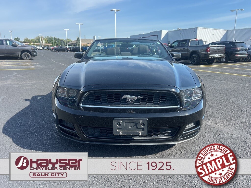 2013 Ford Mustang Convertible photo 2