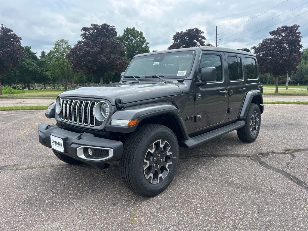 2025 Jeep Wrangler Unlimited Sahara photo 3