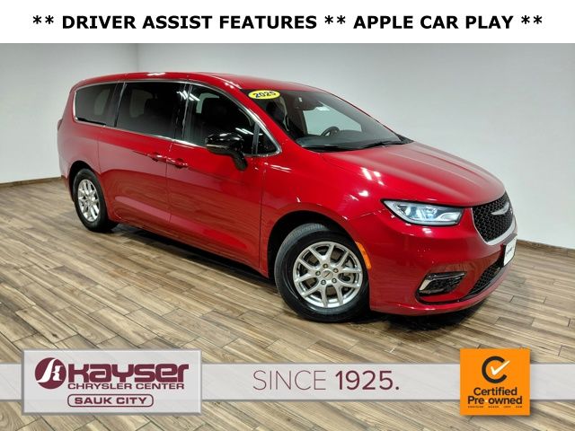 2025 Chrysler Pacifica Select's photo