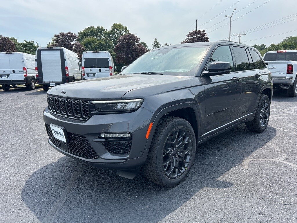 2025 Jeep Grand Cherokee Summit Reserve photo 3