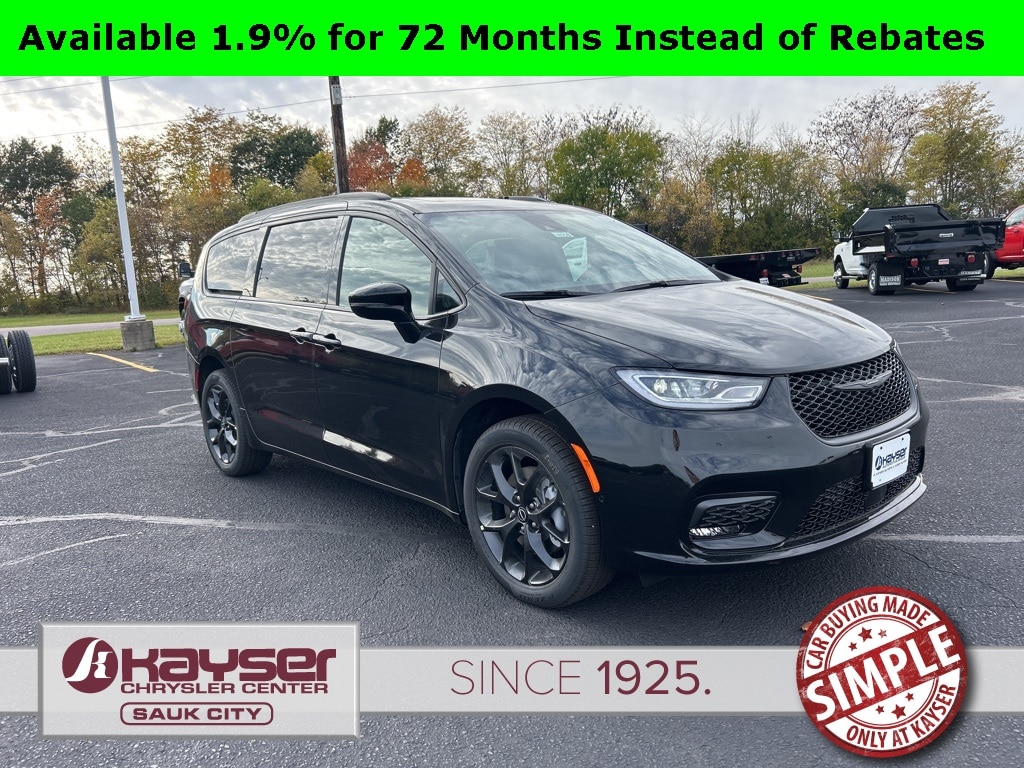 2026 Chrysler Pacifica Limited's photo