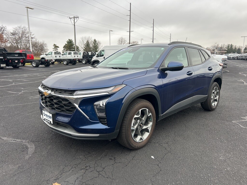 2024 Chevrolet Trax LT photo 3