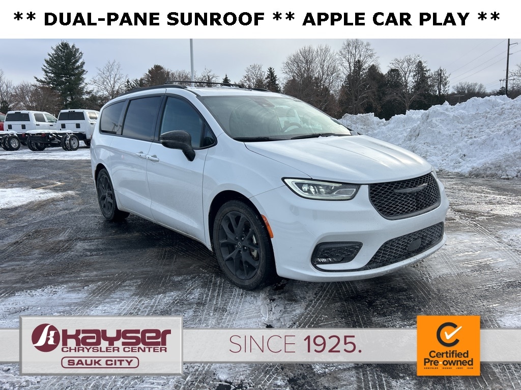 2025 Chrysler Pacifica Limited's photo