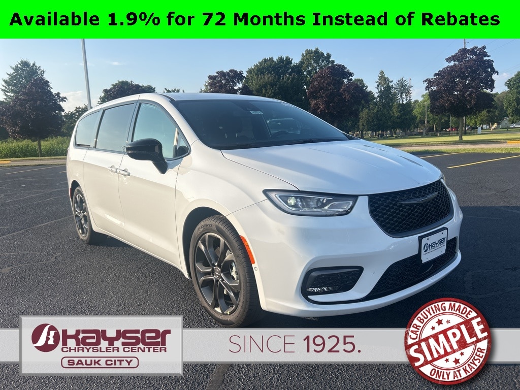 2026 Chrysler Pacifica Select's photo