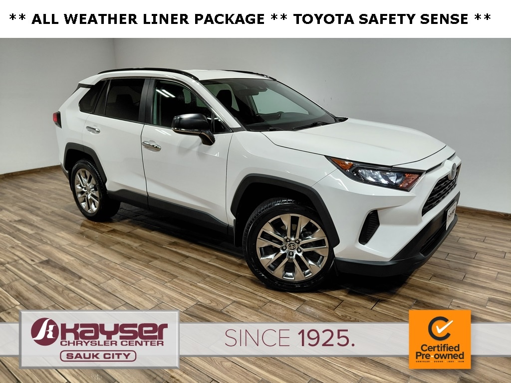 2020 Toyota RAV4 LE's photo