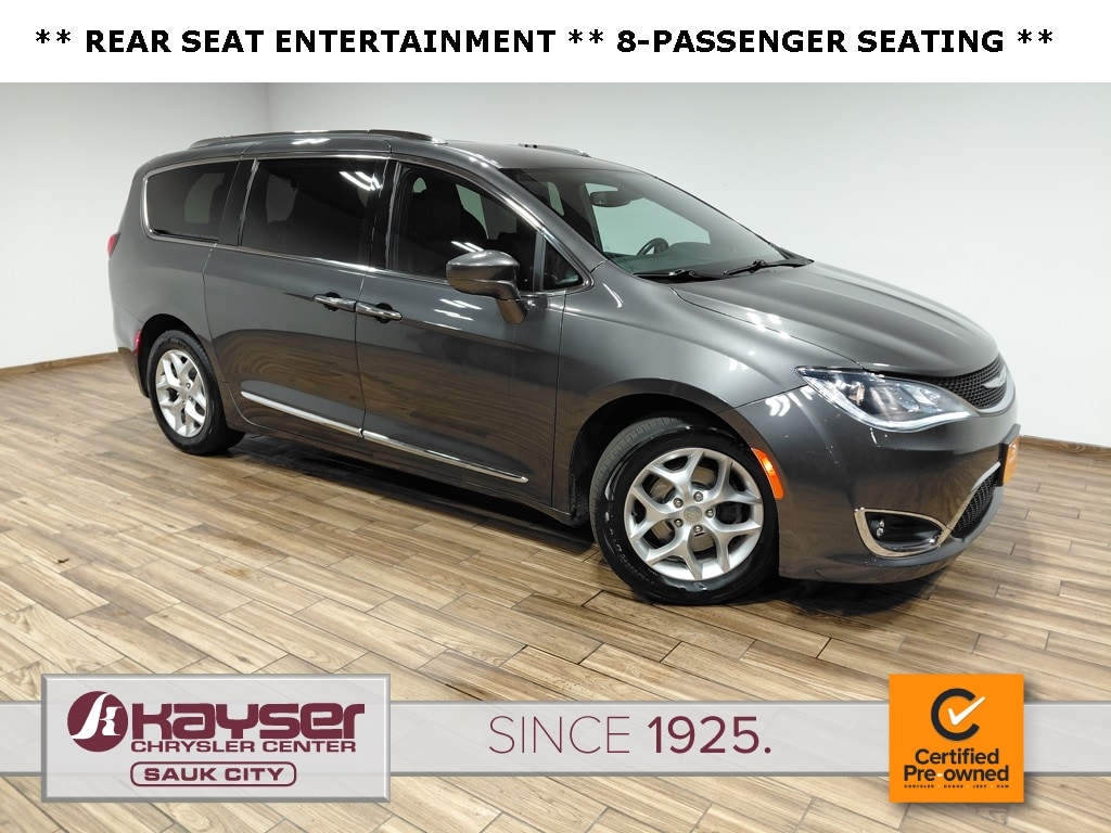 2020 Chrysler Pacifica Touring L's photo