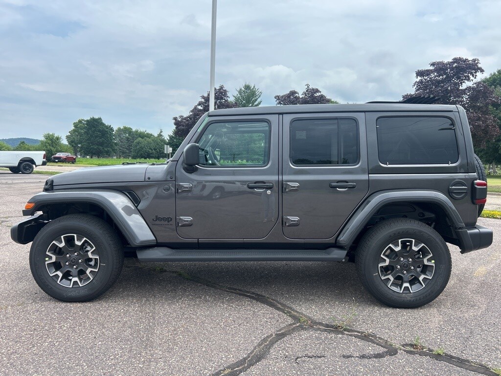 2025 Jeep Wrangler Unlimited Sahara photo 4