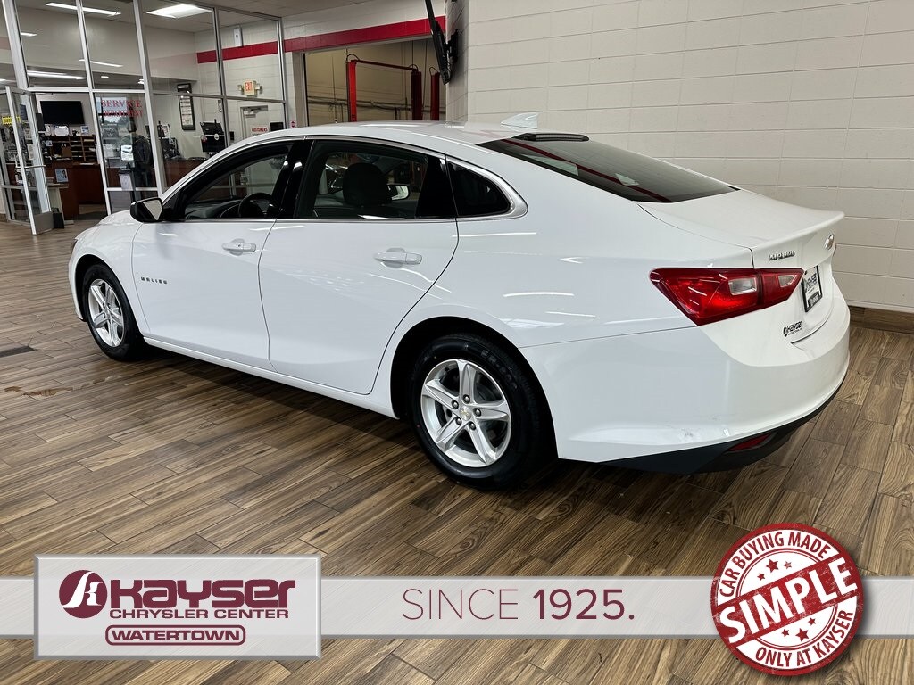 2023 Chevrolet Malibu 1LT photo 3