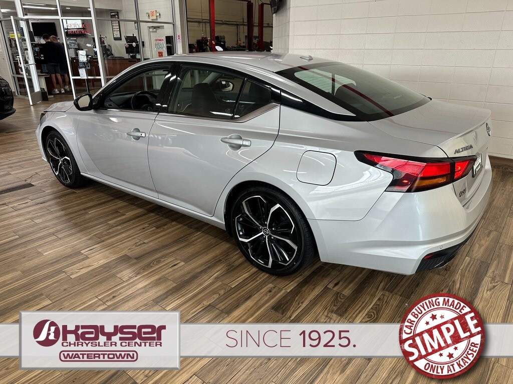 2023 Nissan Altima 2.5 SR photo 3