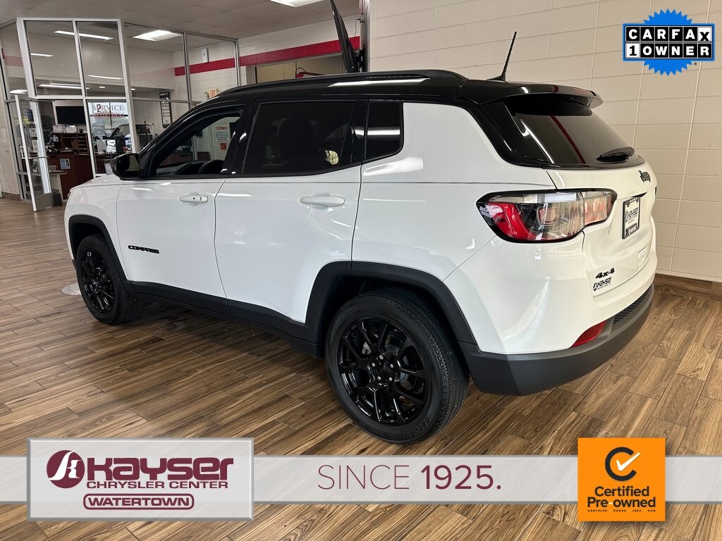 2022 Jeep Compass Latitude photo 2