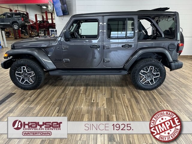 2025 Jeep Wrangler Sahara photo 3