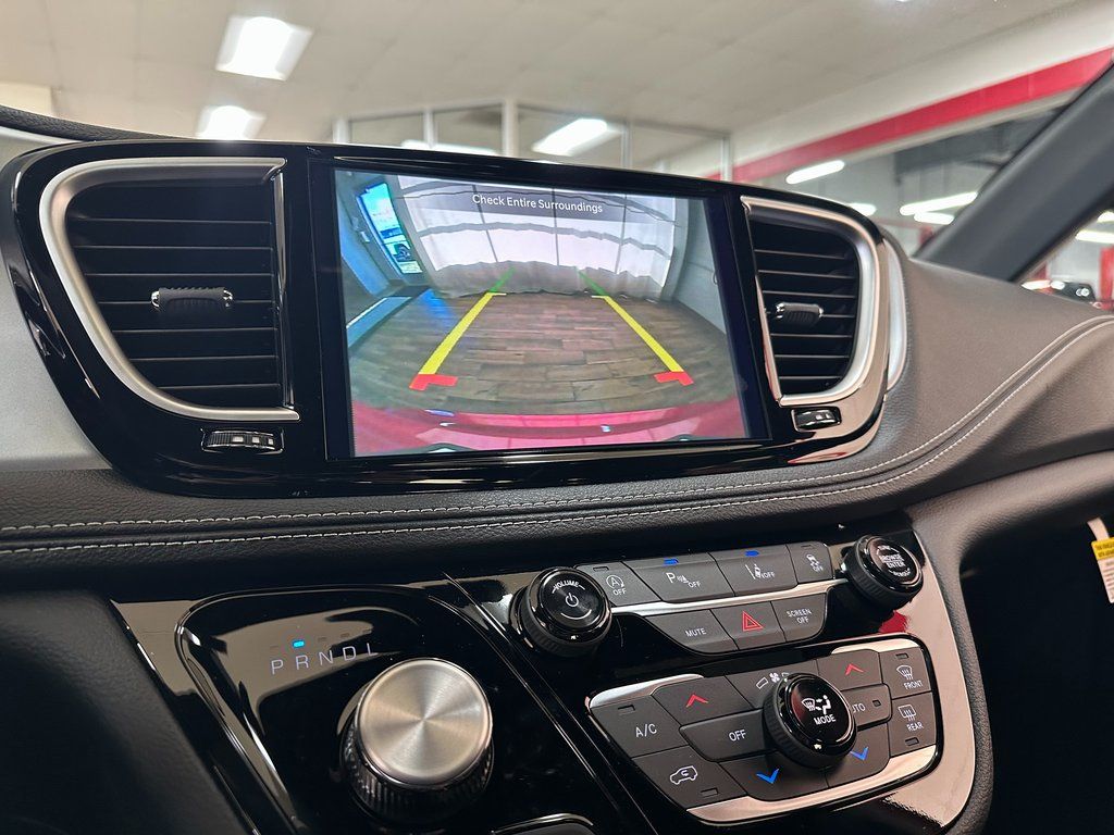 2026 Chrysler Pacifica Limited - Photo 27