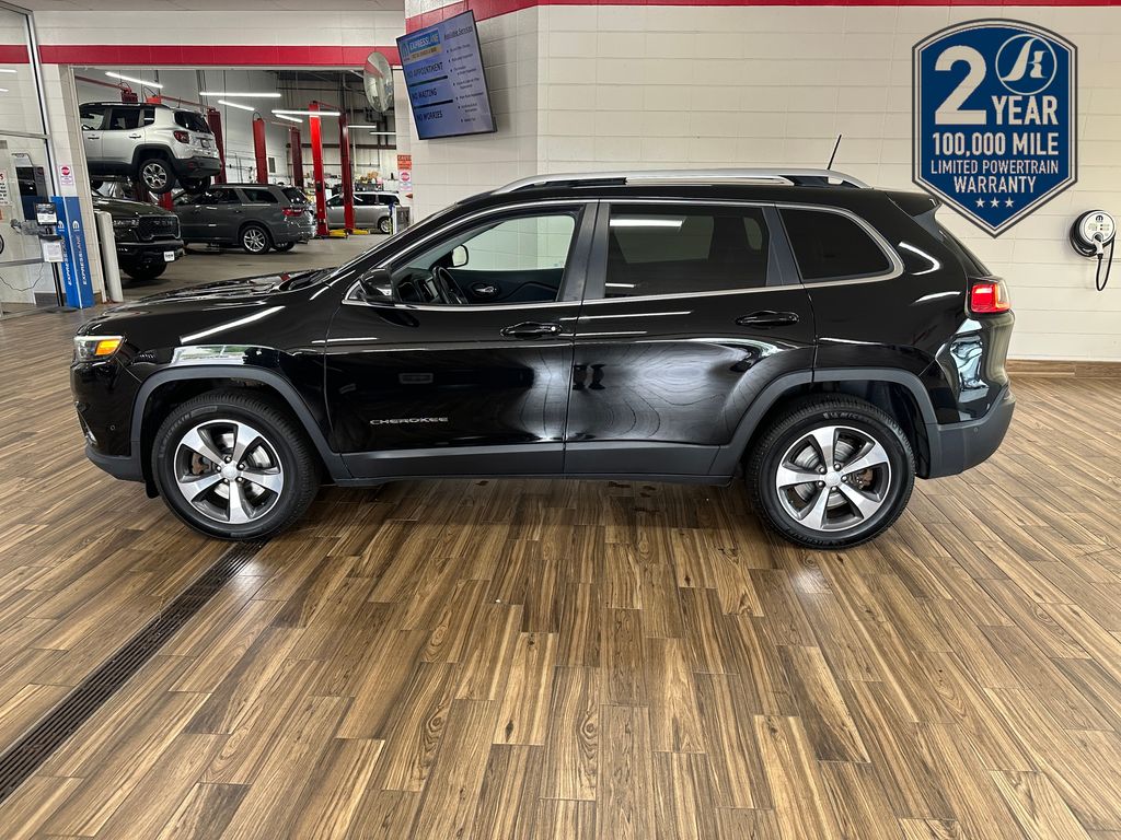 Used 2019 Jeep Cherokee Limited with VIN 1C4PJMDX8KD274584 for sale in Watertown, WI