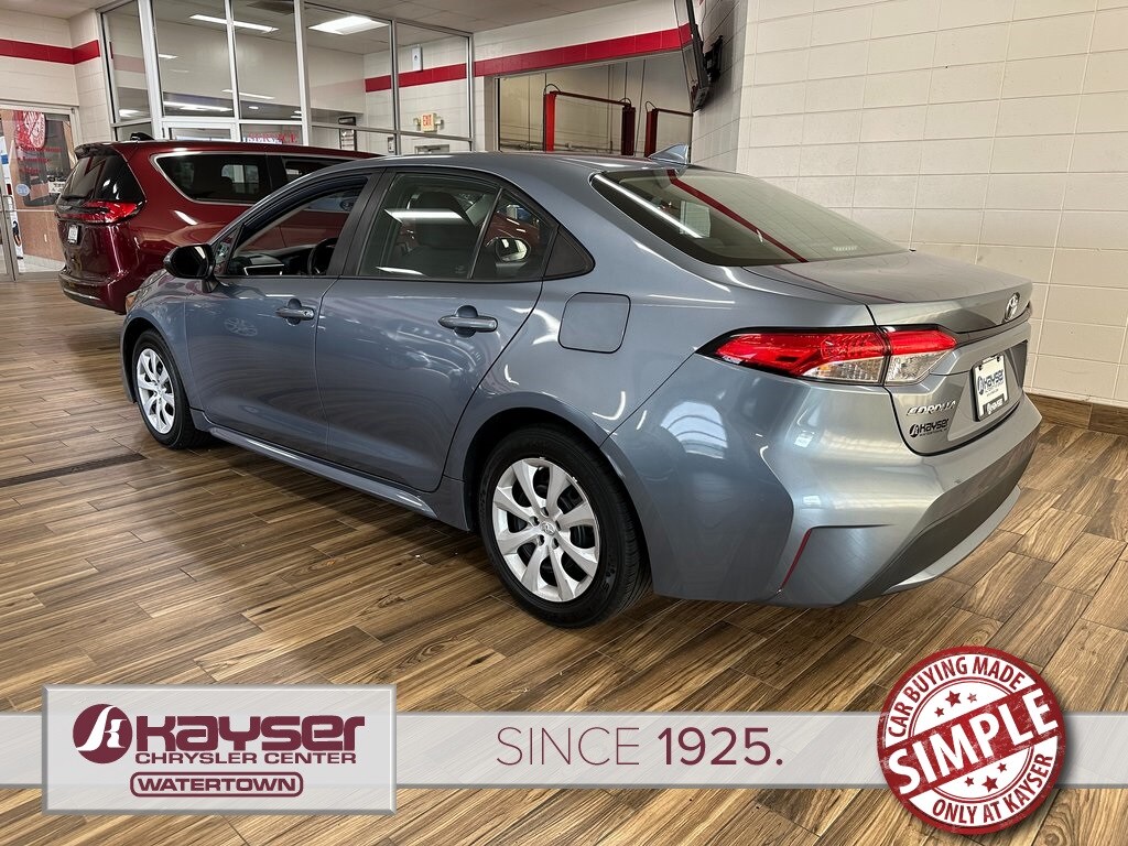 2021 Toyota Corolla LE photo 3