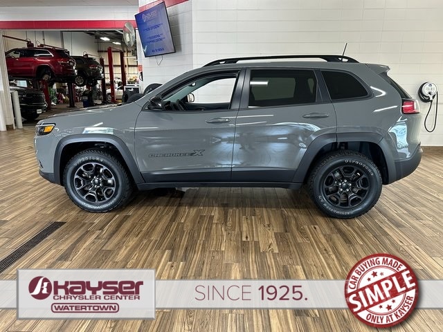 Used 2022 Jeep Cherokee X with VIN 1C4PJMCX7ND552655 for sale in Watertown, WI