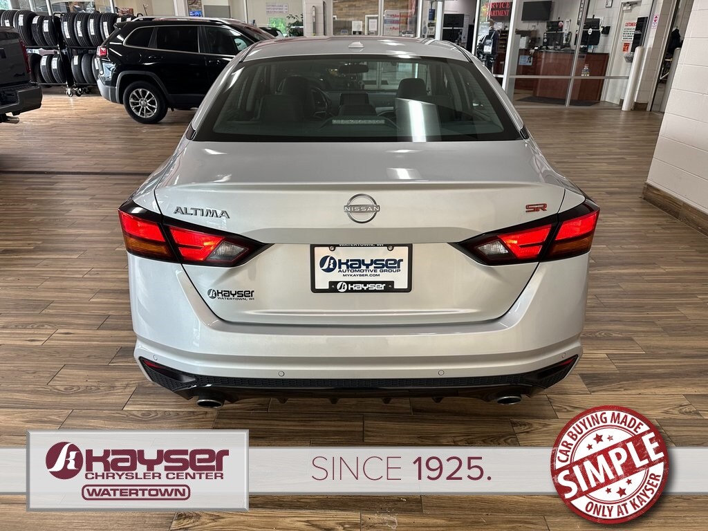 2023 Nissan Altima 2.5 SR photo 4