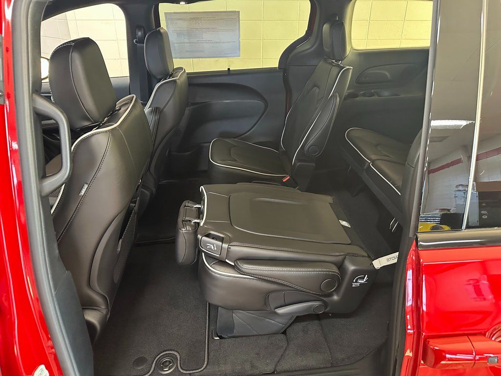 2026 Chrysler Pacifica Limited - Photo 38