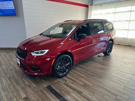 2026 Chrysler Pacifica Limited Passenger Van