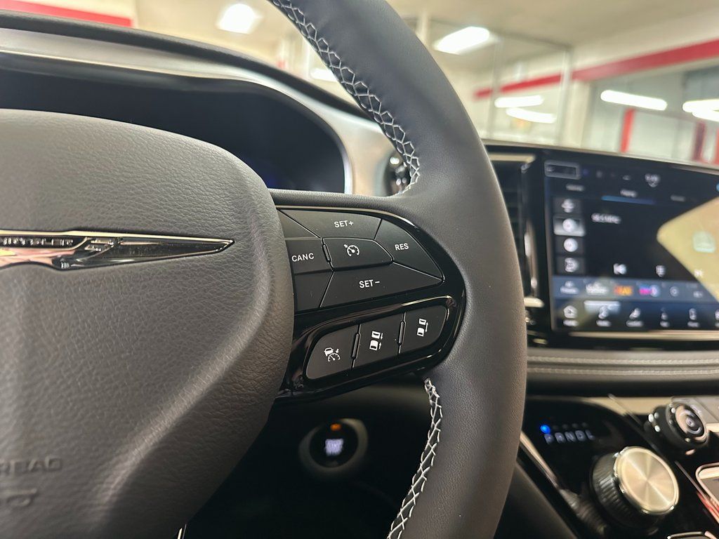 2026 Chrysler Pacifica Limited - Photo 18