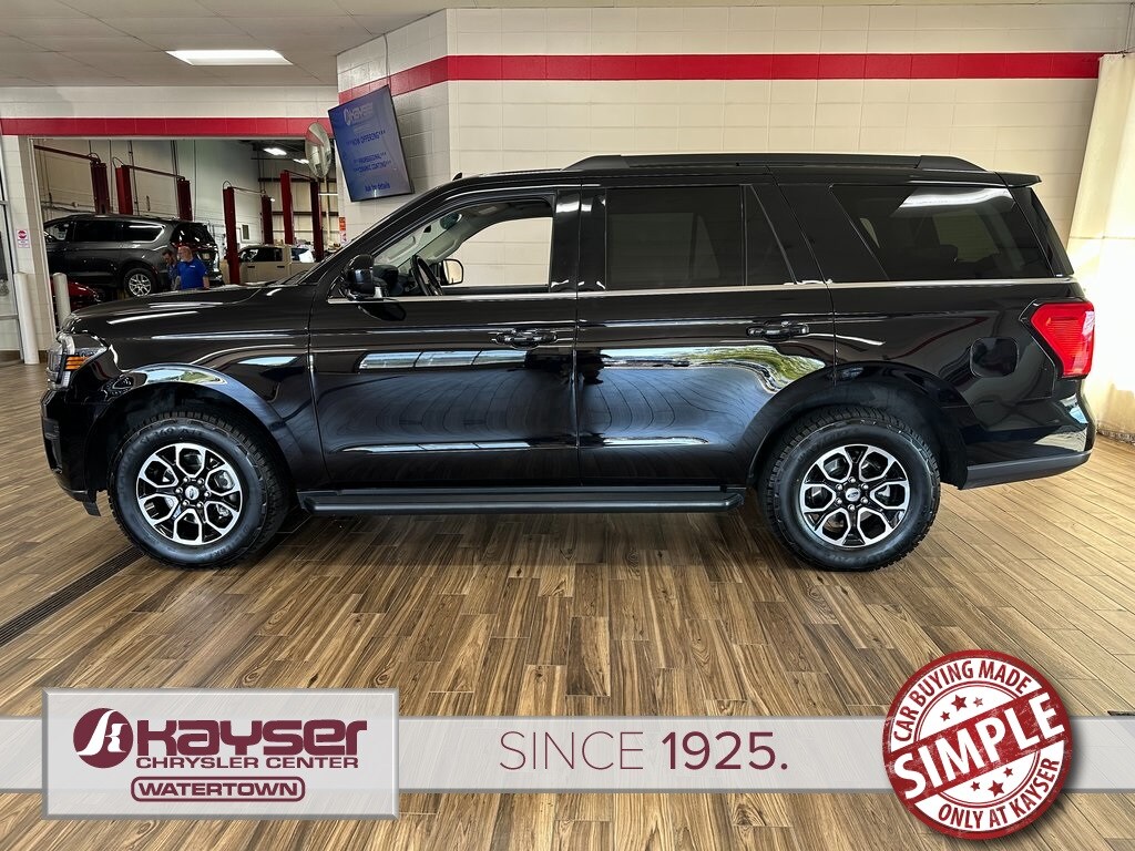 2024 Ford Expedition XLT photo 2