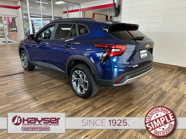 2024 Chevrolet Trax LT photo 3