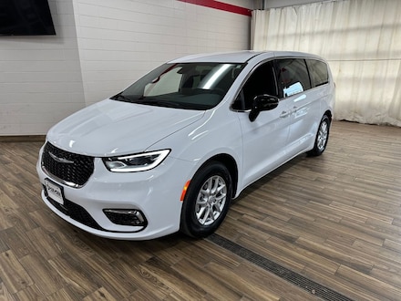 2026 Chrysler Pacifica Select Passenger Van