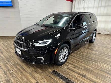 2026 Chrysler Pacifica Select Passenger Van