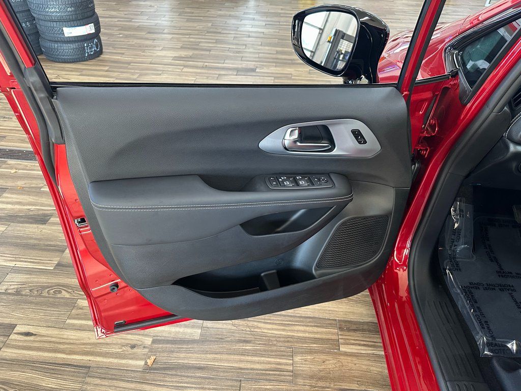 2026 Chrysler Pacifica Limited - Photo 10