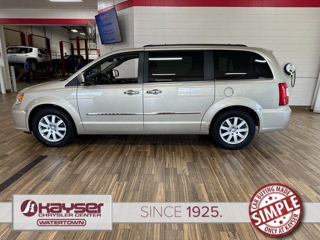 Used 2015 Chrysler Town & Country Touring with VIN 2C4RC1BG4FR697329 for sale in Watertown, WI